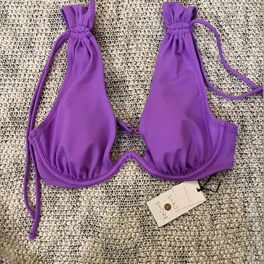 NWT shade and white bikini top